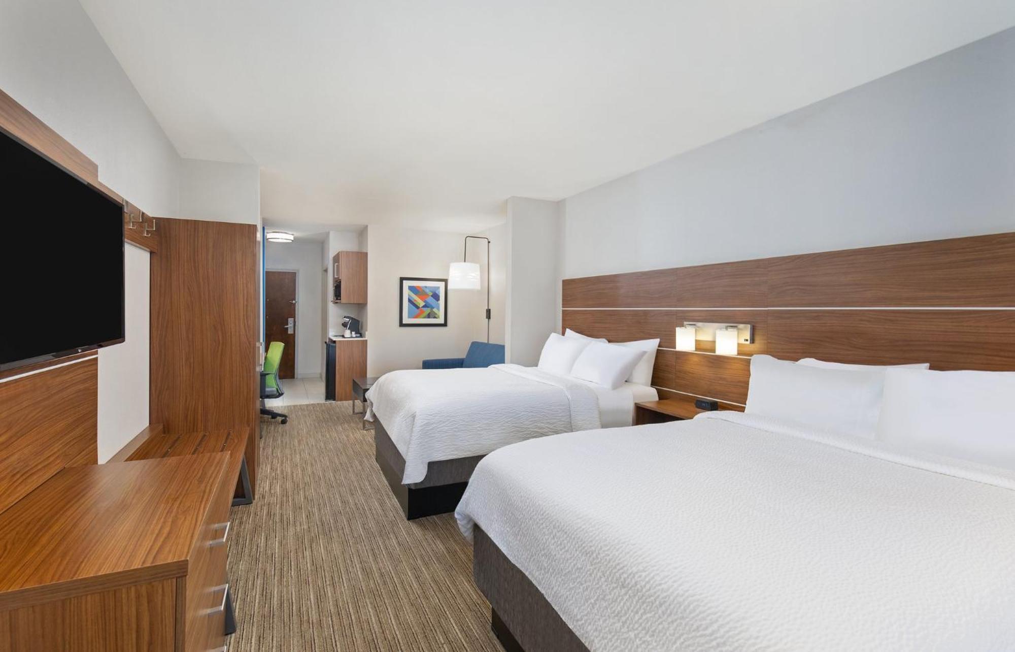 Holiday Inn Express Hotel & Suites Birmingham - Inverness 280 By Ihg Exteriér fotografie