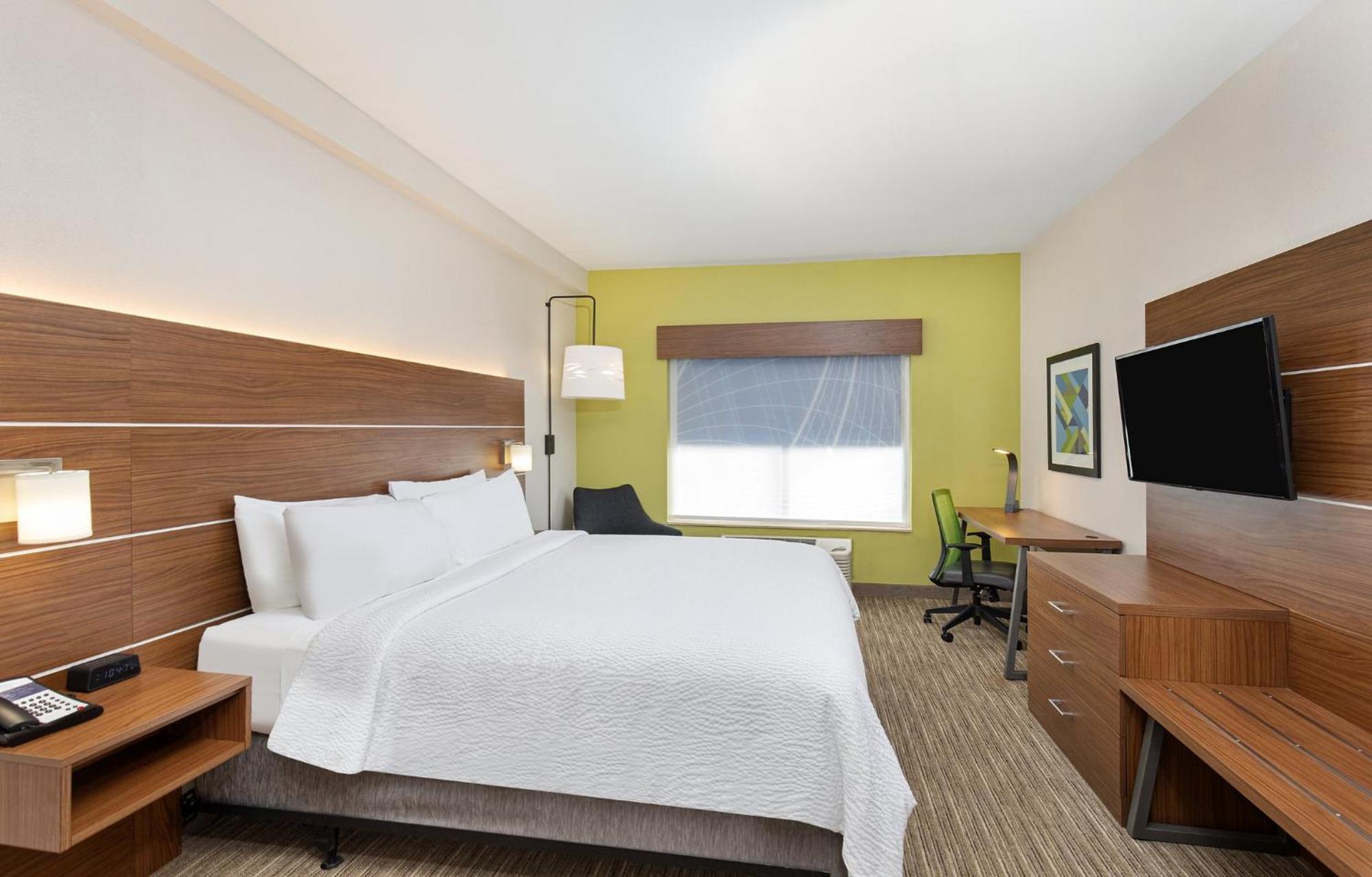 Holiday Inn Express Hotel & Suites Birmingham - Inverness 280 By Ihg Exteriér fotografie