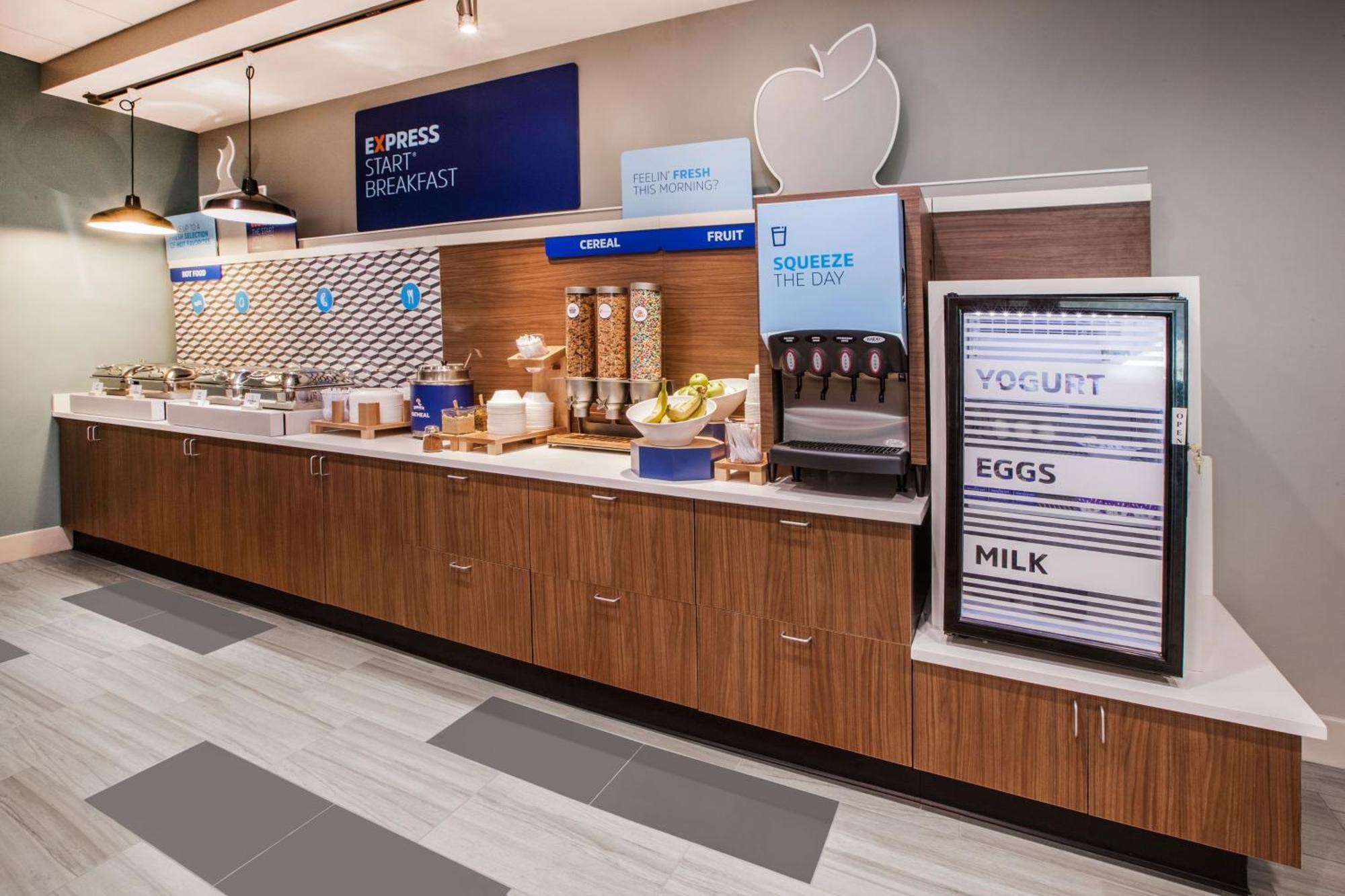 Holiday Inn Express Hotel & Suites Birmingham - Inverness 280 By Ihg Exteriér fotografie