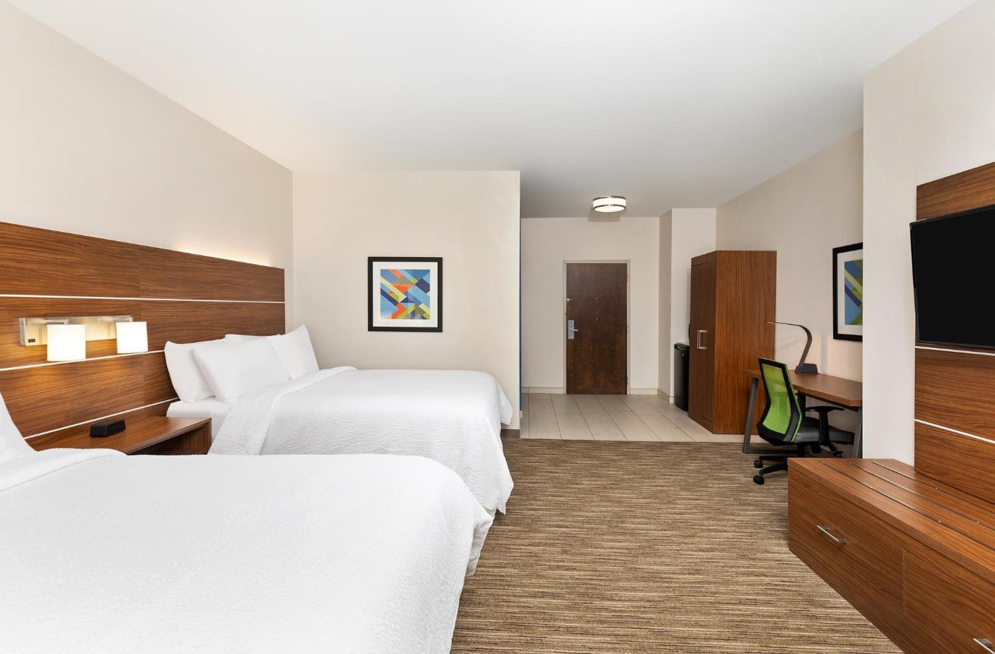 Holiday Inn Express Hotel & Suites Birmingham - Inverness 280 By Ihg Exteriér fotografie