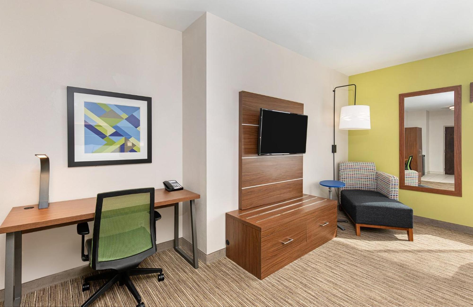 Holiday Inn Express Hotel & Suites Birmingham - Inverness 280 By Ihg Exteriér fotografie