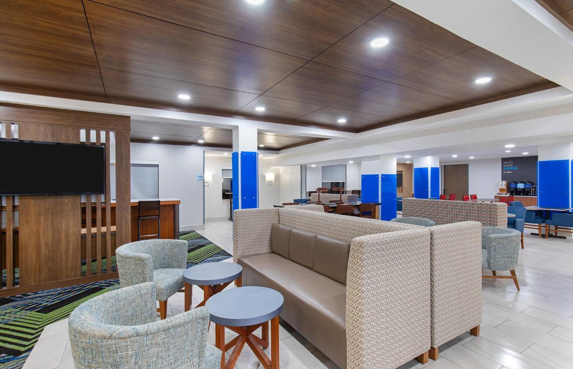 Holiday Inn Express Hotel & Suites Birmingham - Inverness 280 By Ihg Exteriér fotografie