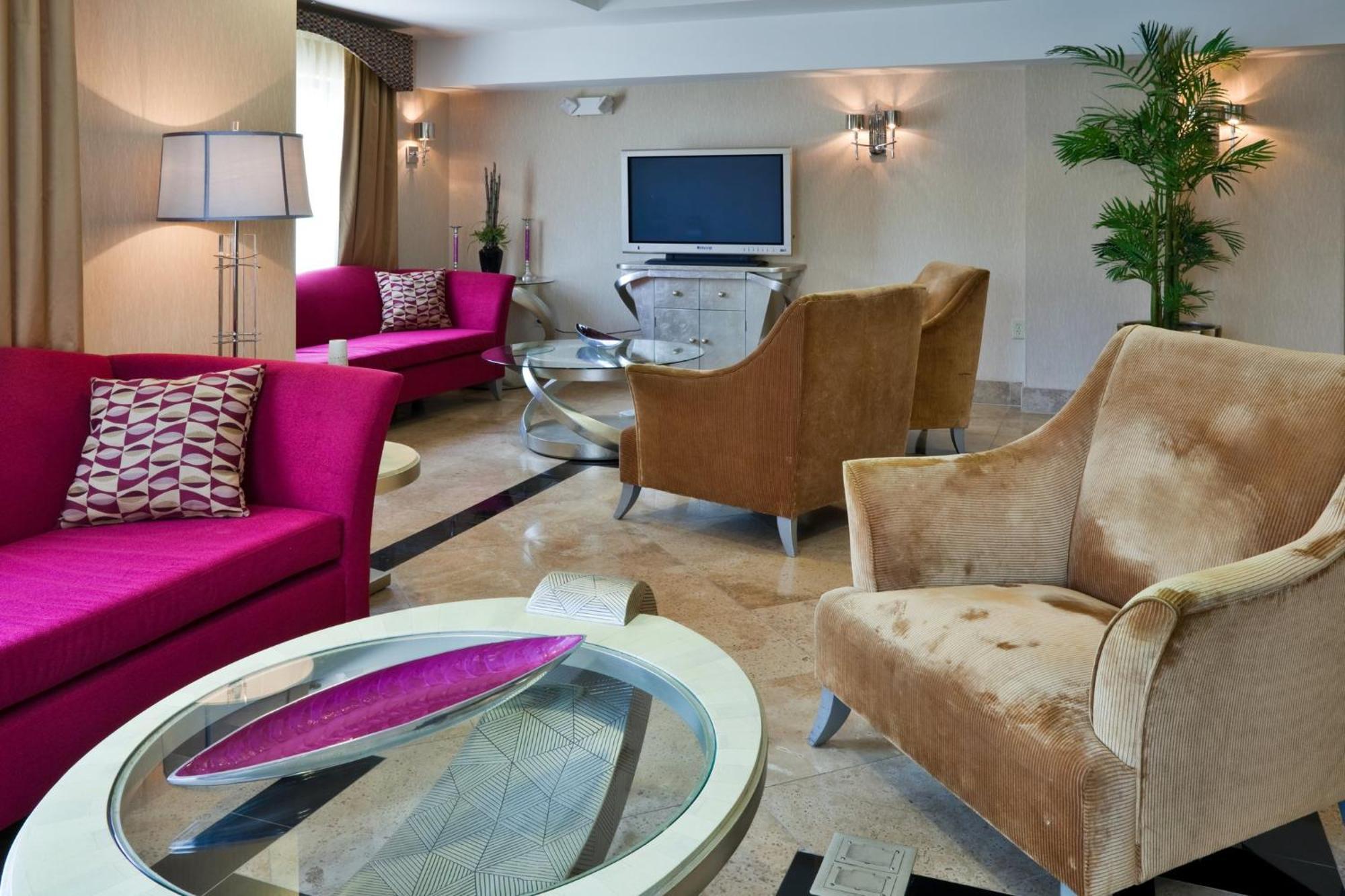 Holiday Inn Express Hotel & Suites Birmingham - Inverness 280 By Ihg Exteriér fotografie