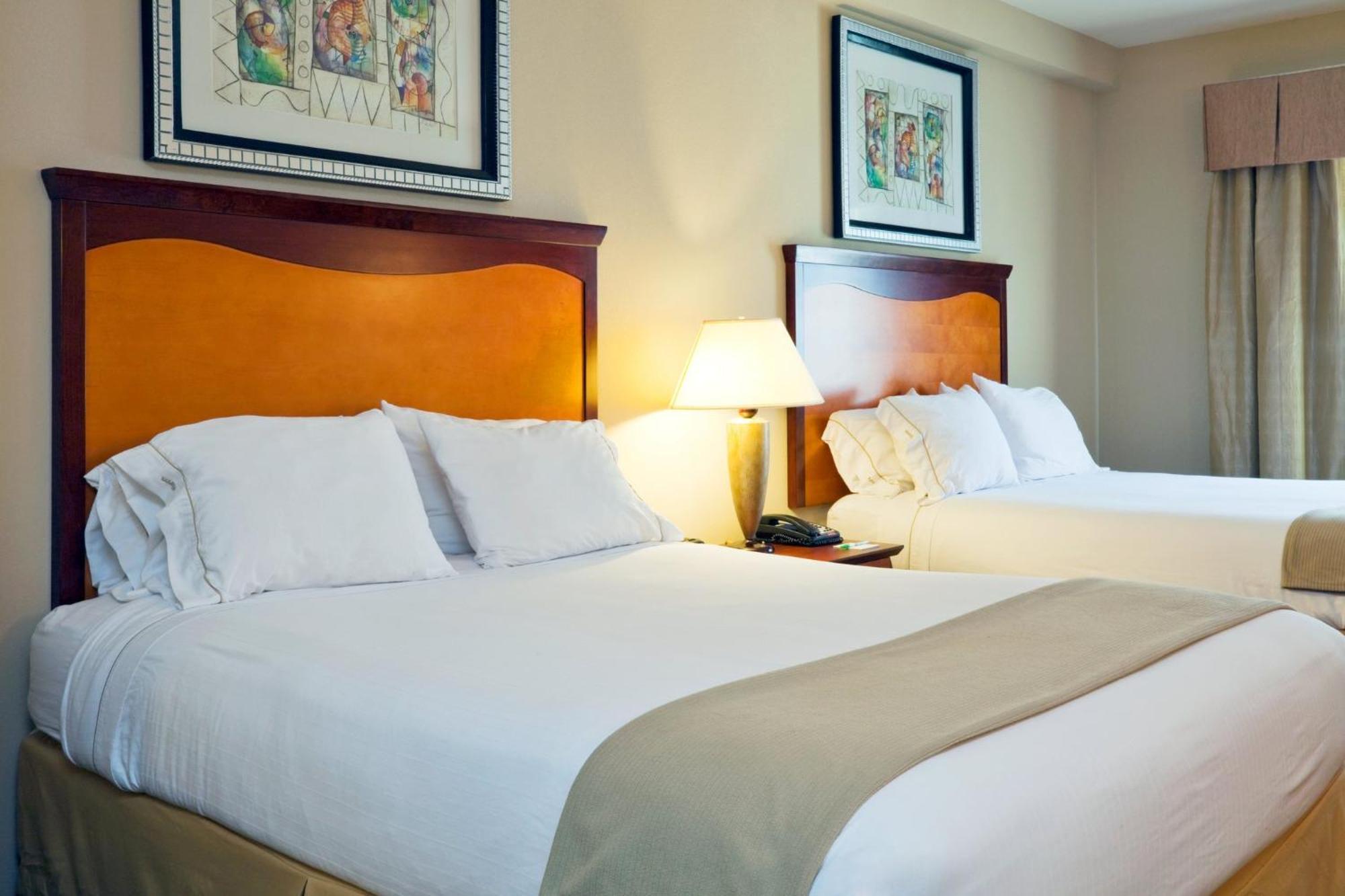 Holiday Inn Express Hotel & Suites Birmingham - Inverness 280 By Ihg Exteriér fotografie