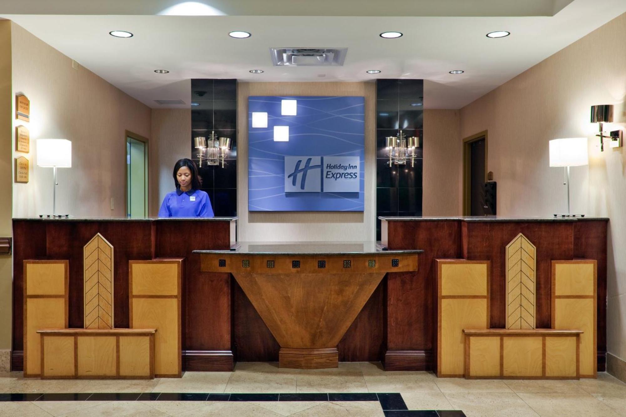 Holiday Inn Express Hotel & Suites Birmingham - Inverness 280 By Ihg Exteriér fotografie
