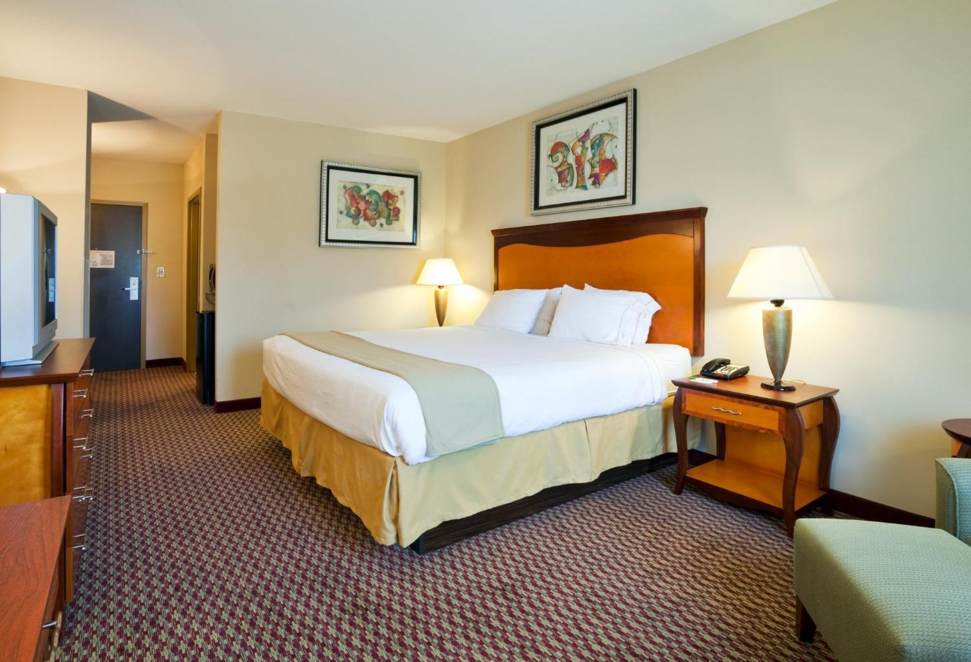 Holiday Inn Express Hotel & Suites Birmingham - Inverness 280 By Ihg Exteriér fotografie