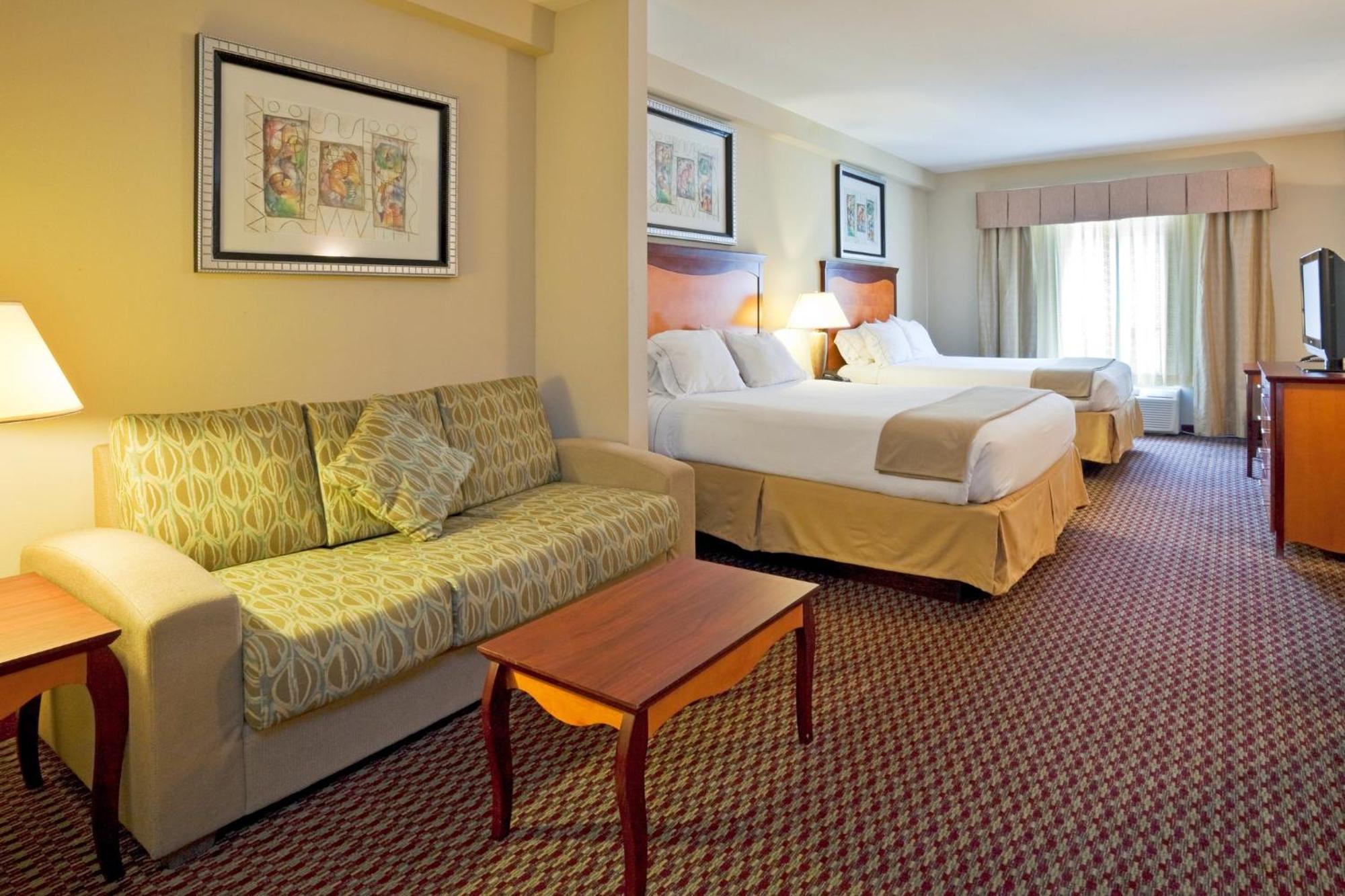 Holiday Inn Express Hotel & Suites Birmingham - Inverness 280 By Ihg Exteriér fotografie